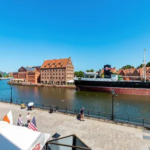 Motława Bulvar Z Widokiem Na Motławę By Renters Gdańsk